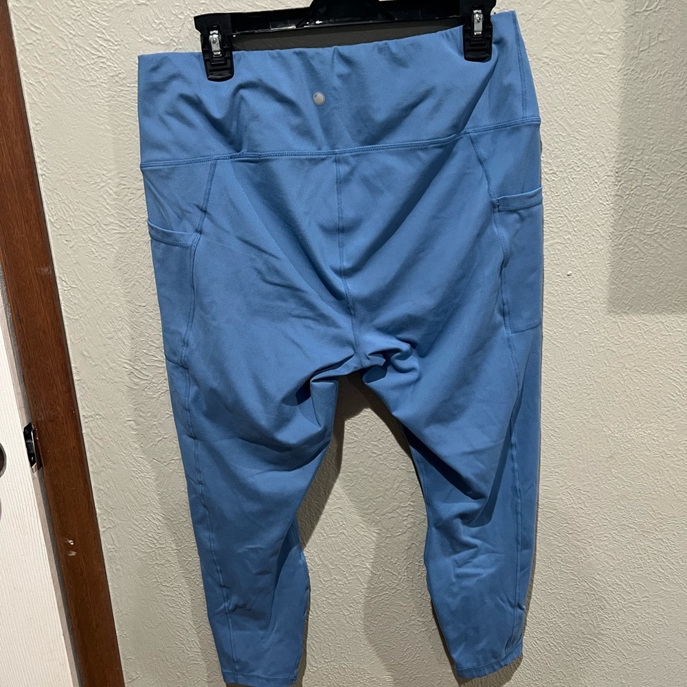 Yogalicious Blue Leggings Size 1X Luxe Line EUC Pockets Very Soft Great Workout - Picture 2 of 3